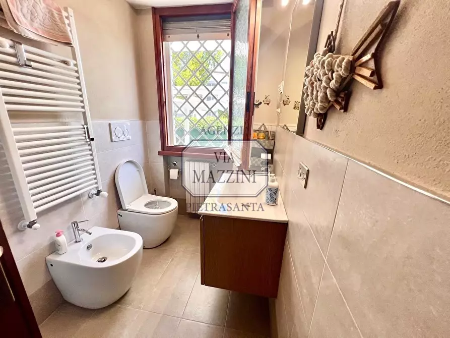 Immagine 17 di Casa bifamiliare in vendita  a Pietrasanta