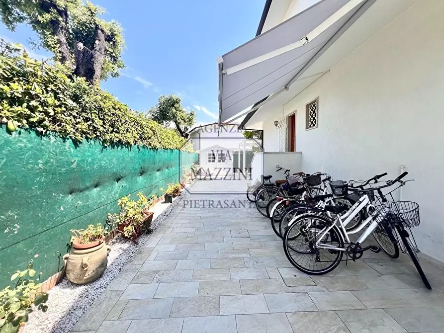 Immagine 6 di Casa bifamiliare in vendita  a Pietrasanta