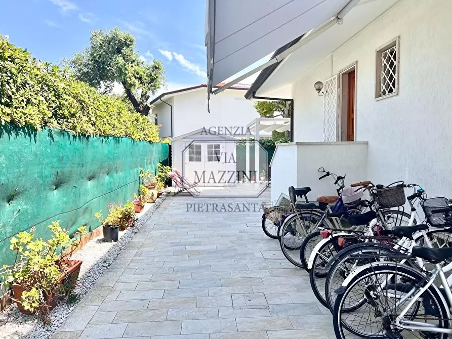 Immagine 5 di Casa bifamiliare in vendita  a Pietrasanta