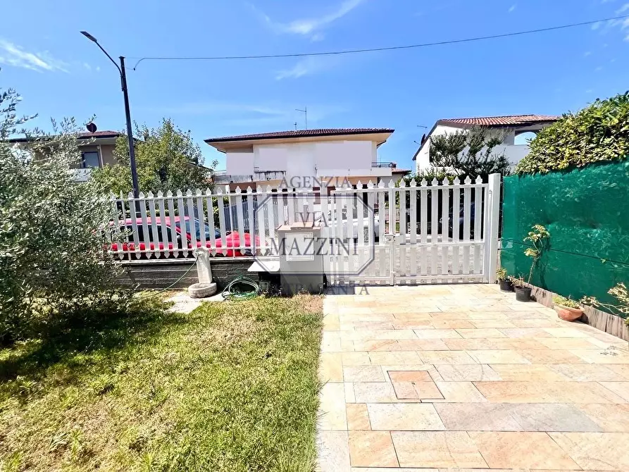 Immagine 9 di Casa bifamiliare in vendita  a Pietrasanta