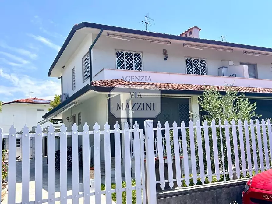 Immagine 2 di Casa bifamiliare in vendita  a Pietrasanta