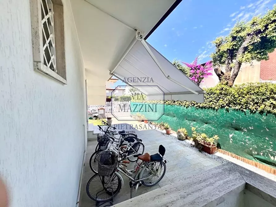 Immagine 8 di Casa bifamiliare in vendita  a Pietrasanta