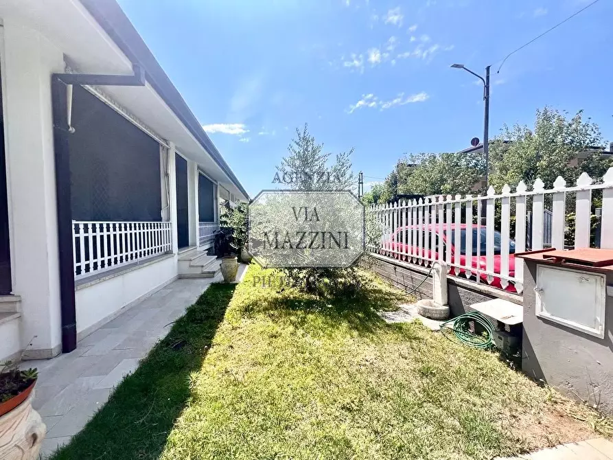 Immagine 11 di Casa bifamiliare in vendita  a Pietrasanta