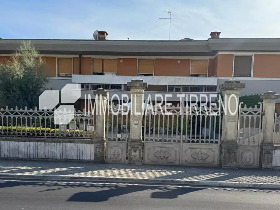 Immagine 30 di Appartamento in vendita  a Massa