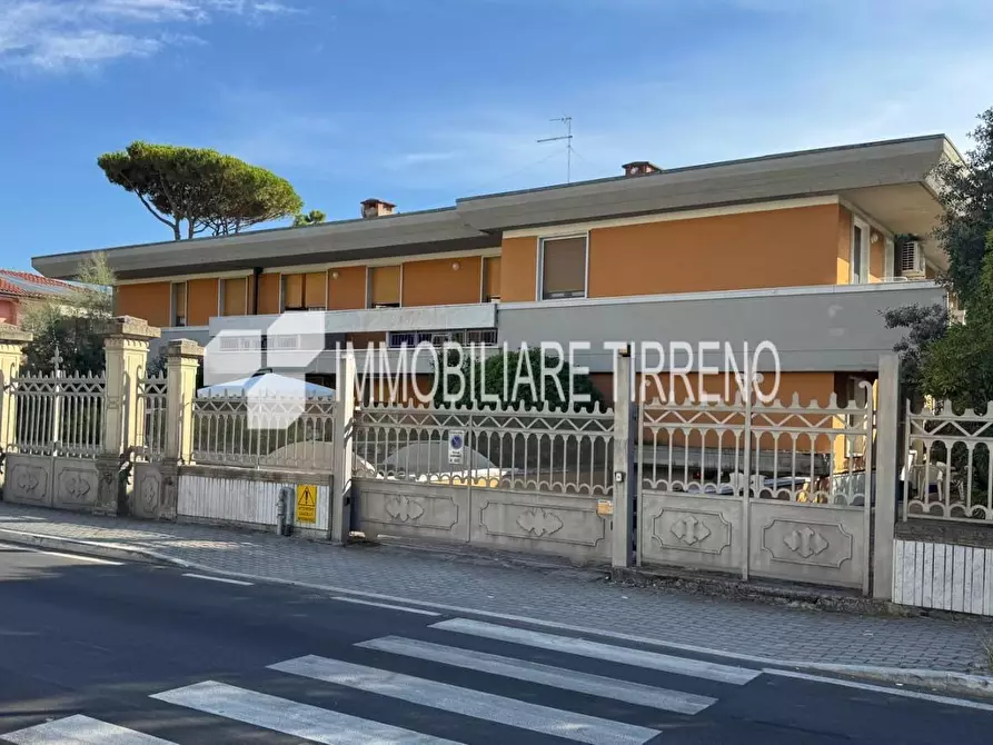 Immagine 1 di Appartamento in vendita  a Massa