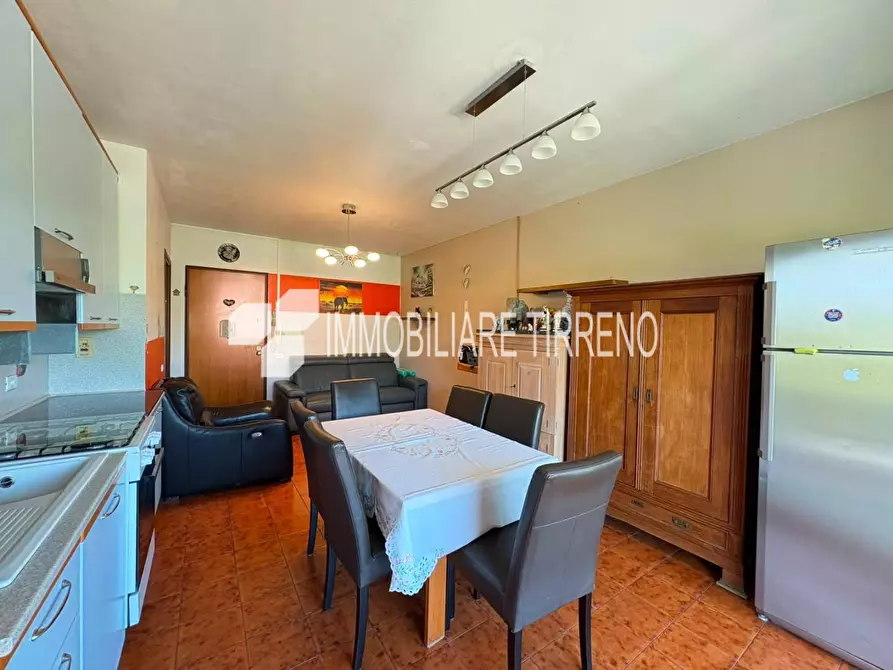 Immagine 2 di Appartamento in vendita  a Massa