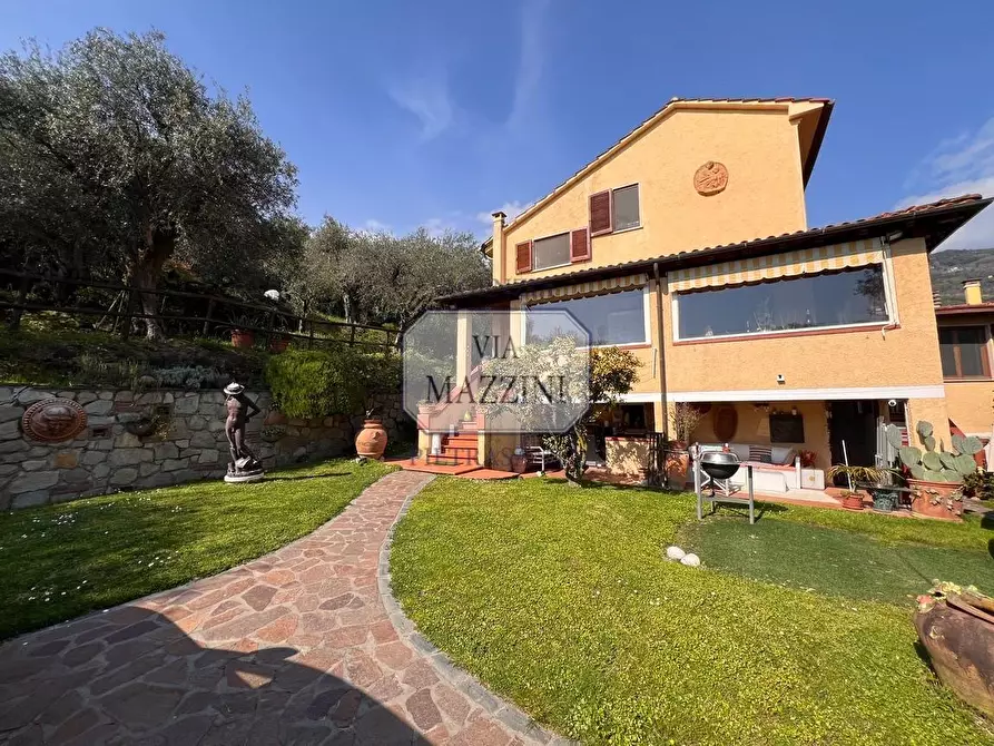 Immagine 2 di Casa bifamiliare in vendita  a Pietrasanta