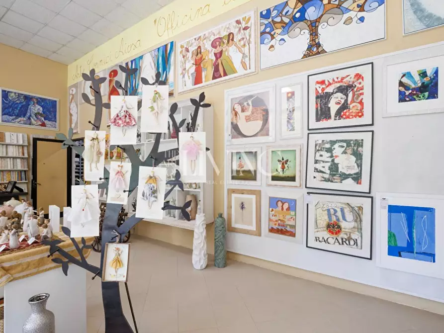 Immagine 3 di Laboratorio in vendita  a Gallicano