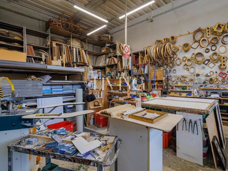 Immagine 12 di Laboratorio in vendita  a Gallicano