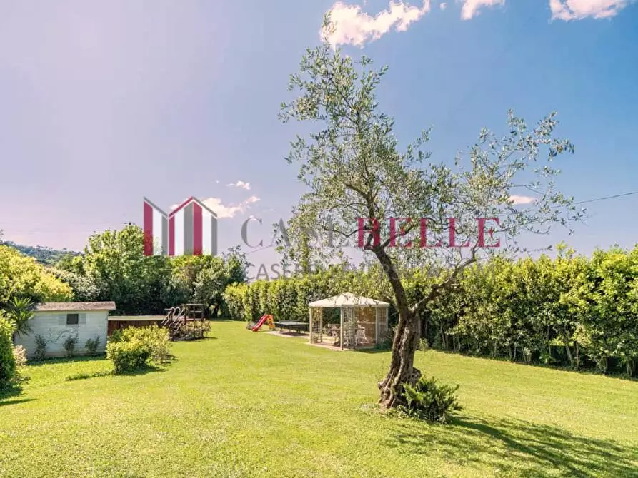 Immagine 30 di Villa in vendita  a Camaiore