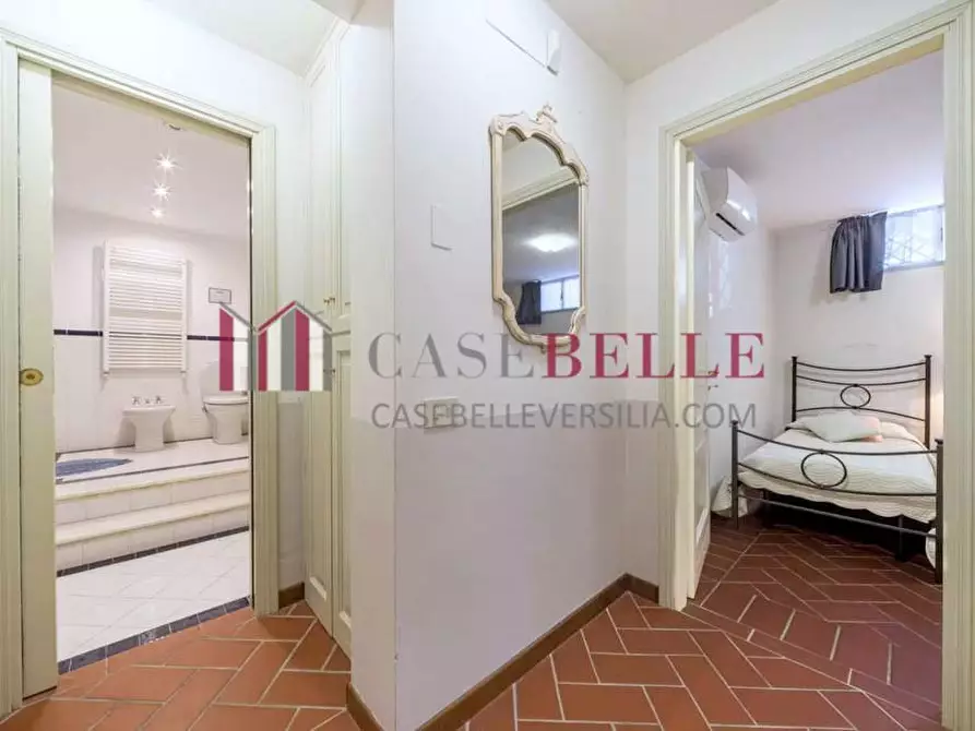 Immagine 21 di Villa in vendita  a Camaiore