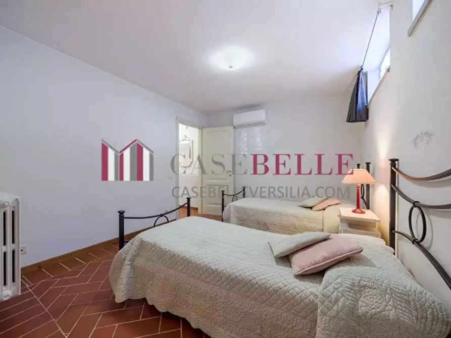 Immagine 17 di Villa in vendita  a Camaiore