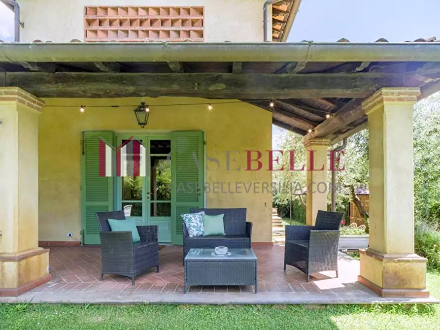 Immagine 1 di Villa in vendita  a Camaiore