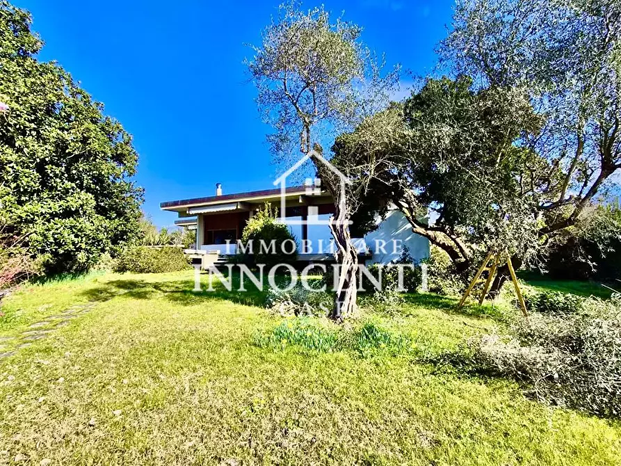 Immagine 3 di Villa in vendita  a Pietrasanta