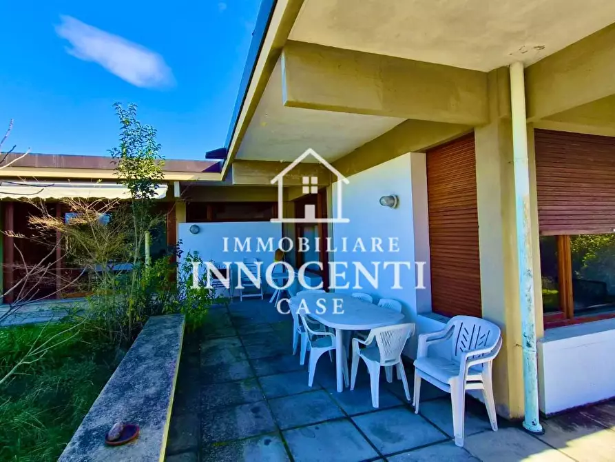 Immagine 5 di Villa in vendita  a Pietrasanta
