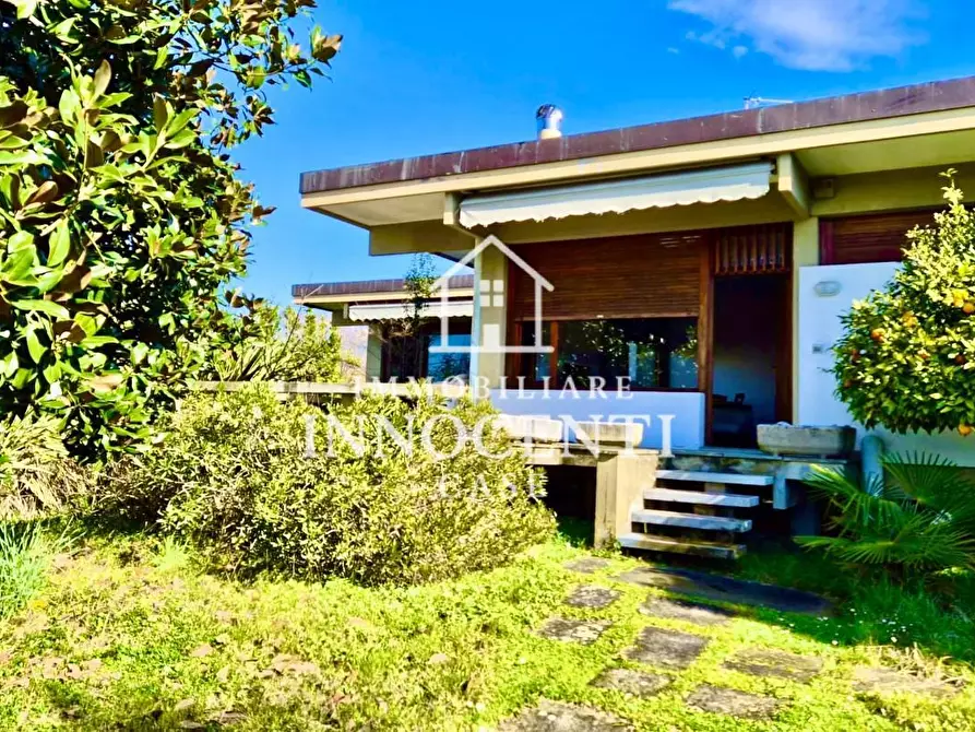 Immagine 6 di Villa in vendita  a Pietrasanta