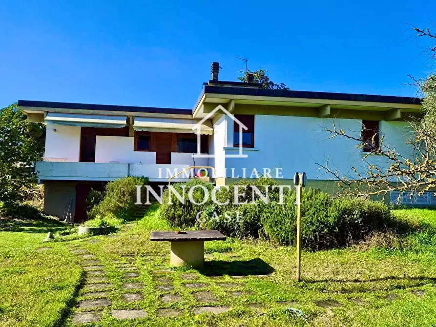 Immagine 8 di Villa in vendita  a Pietrasanta