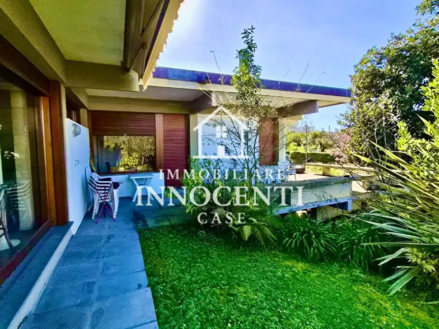 Immagine 7 di Villa in vendita  a Pietrasanta