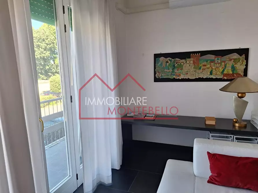 Immagine 10 di Appartamento in vendita  a Viareggio