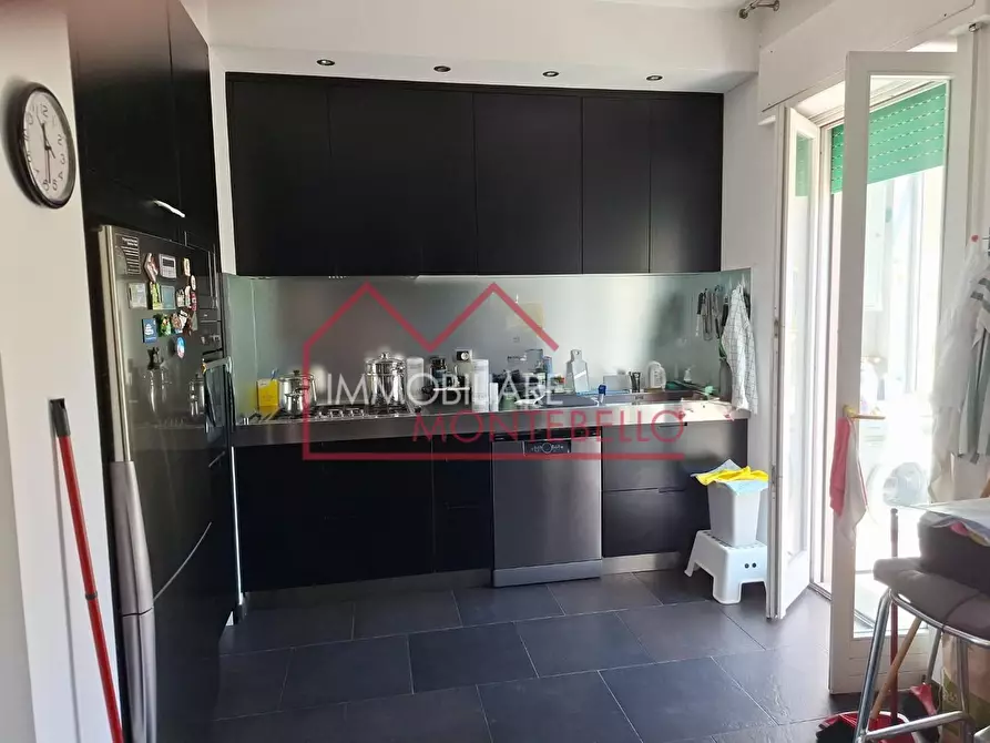Immagine 8 di Appartamento in vendita  a Viareggio