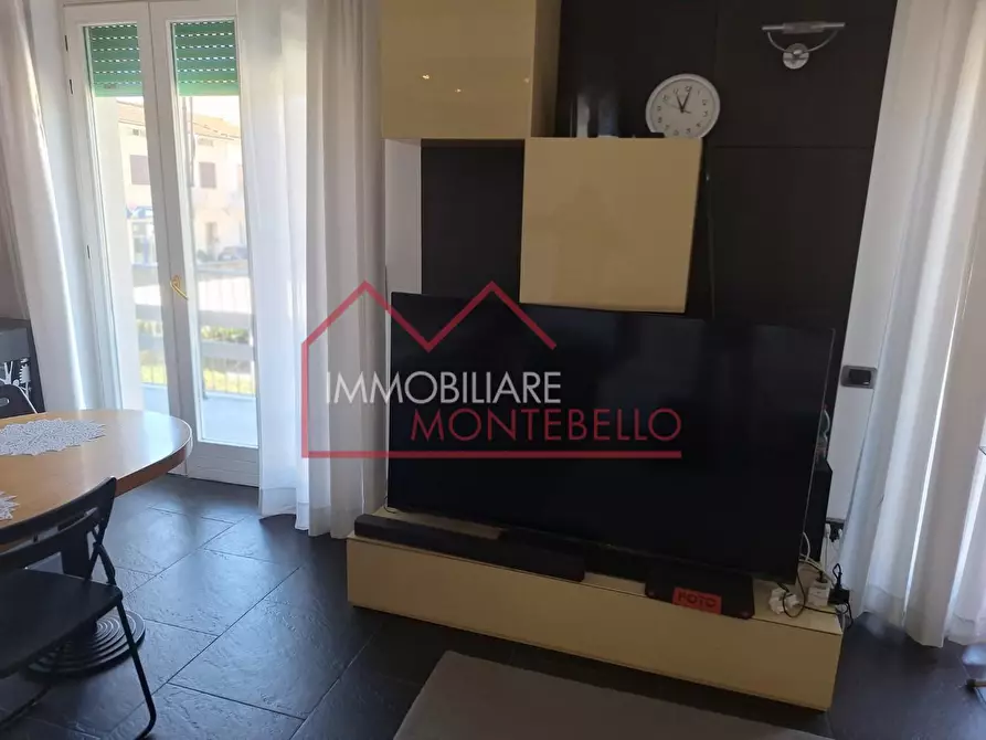 Immagine 11 di Appartamento in vendita  a Viareggio