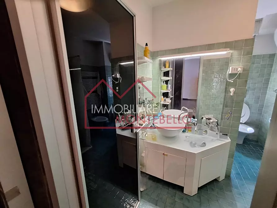 Immagine 21 di Appartamento in vendita  a Viareggio