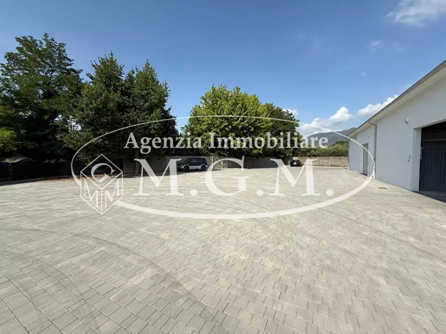 Immagine 28 di Garage in vendita  a Bientina