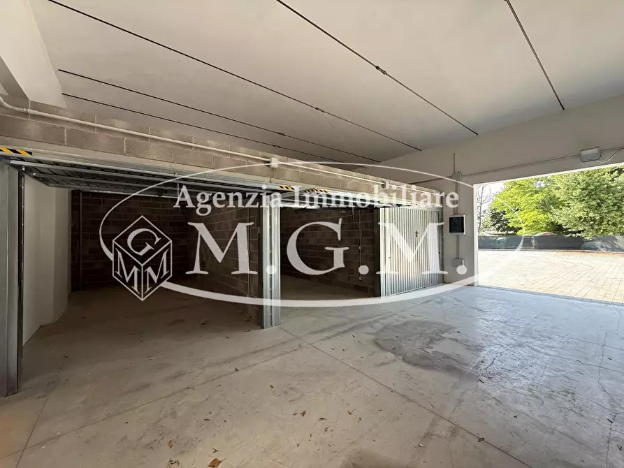 Immagine 12 di Garage in vendita  a Bientina