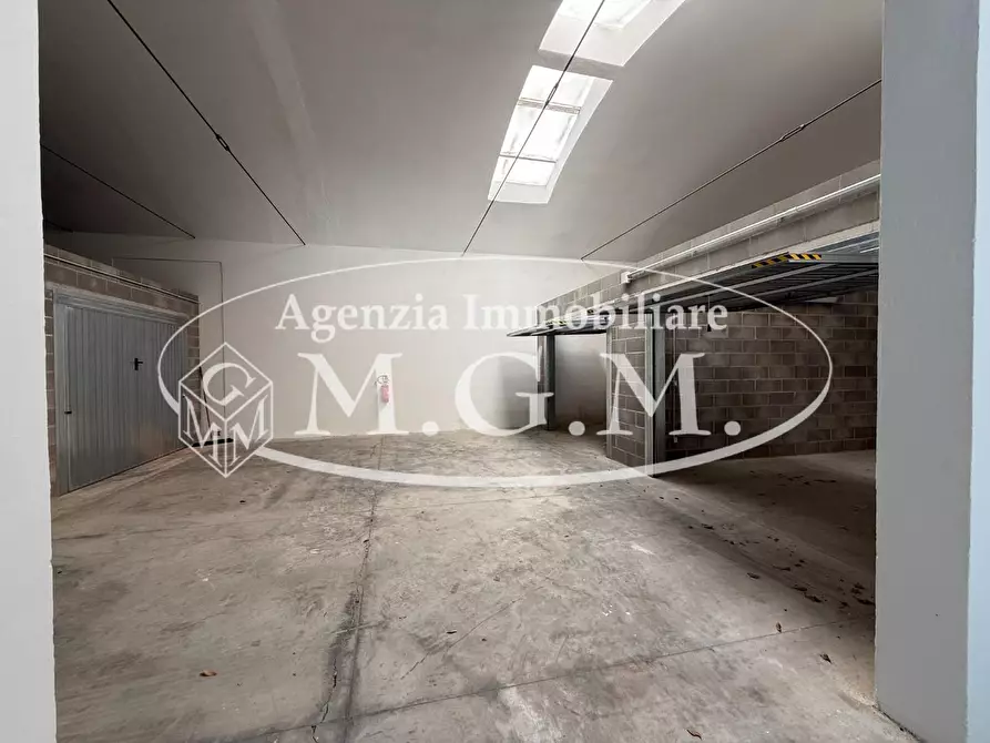 Immagine 19 di Garage in vendita  a Bientina