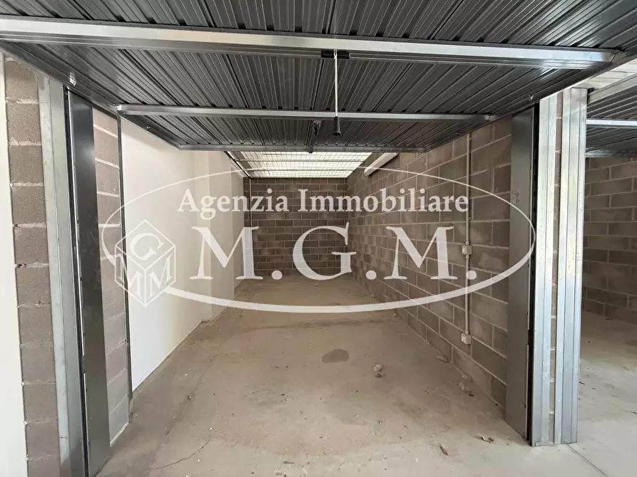 Immagine 24 di Garage in vendita  a Bientina