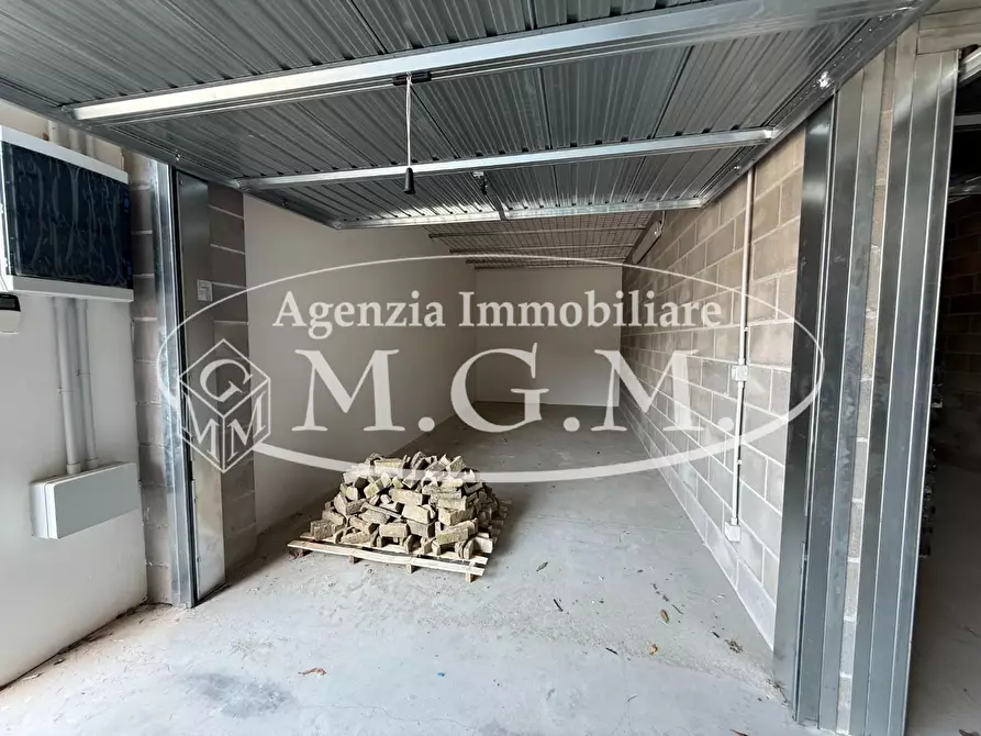 Immagine 17 di Garage in vendita  a Bientina