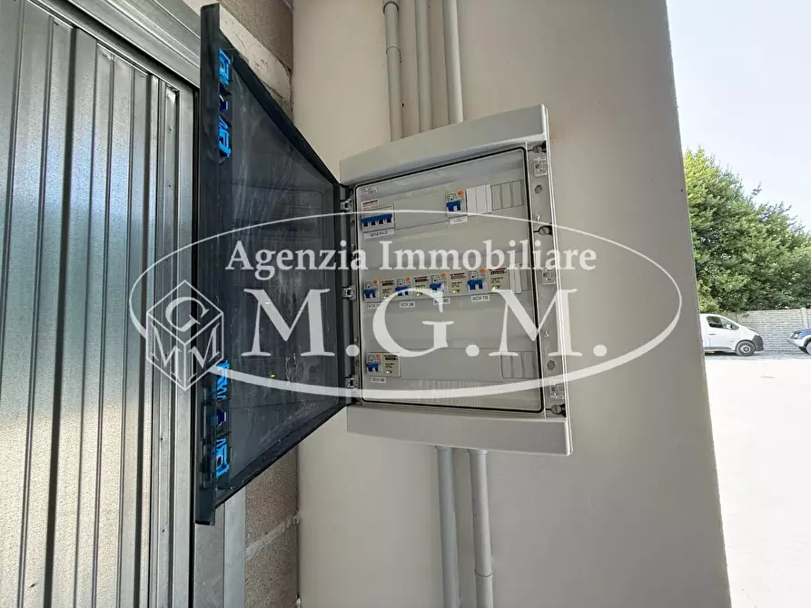 Immagine 29 di Garage in vendita  a Bientina