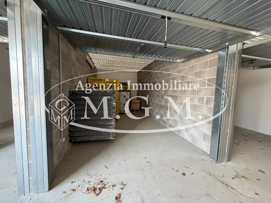 Immagine 18 di Garage in vendita  a Bientina