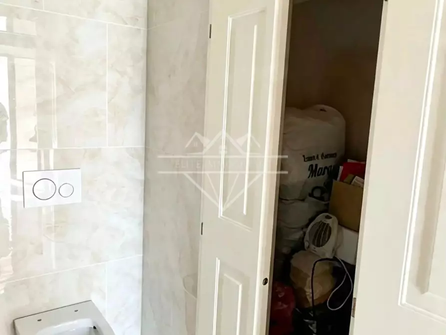 Immagine 9 di Casa bifamiliare in vendita  a Carrara