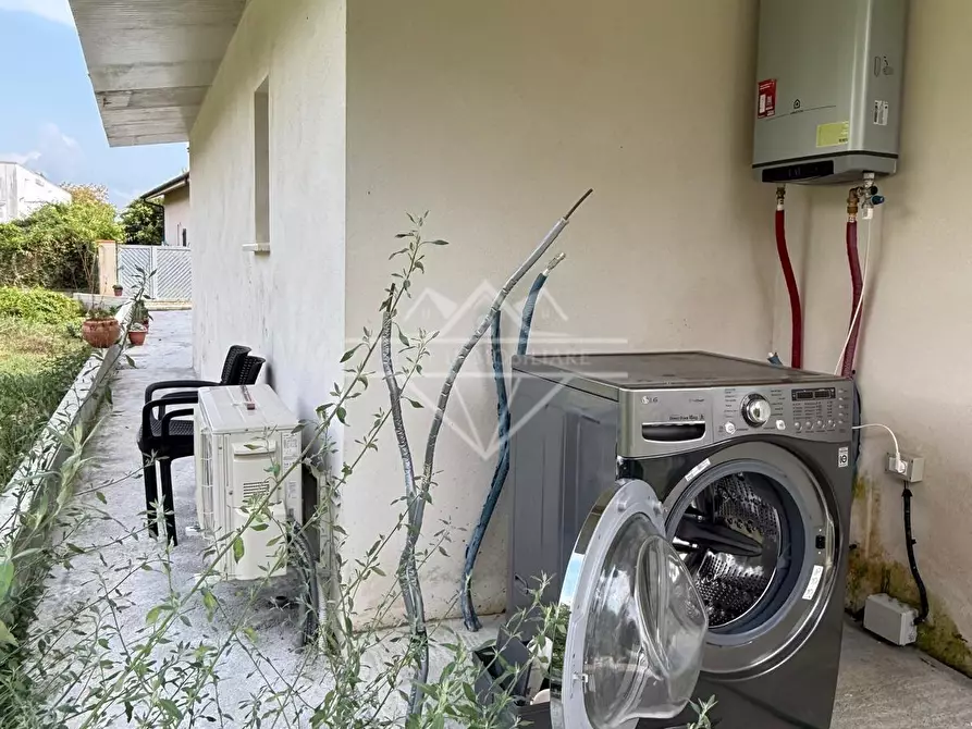 Immagine 11 di Casa bifamiliare in vendita  a Carrara