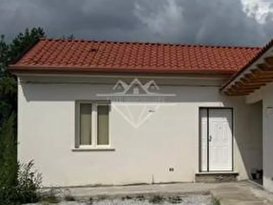 Immagine 1 di Casa bifamiliare in vendita  a Carrara
