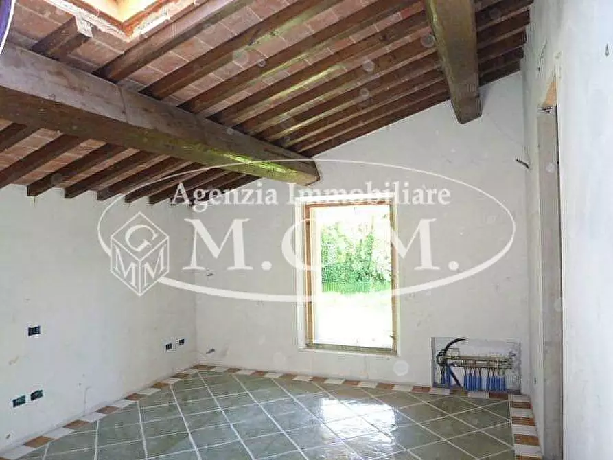 Immagine 3 di Villa in vendita  a Santa Maria A Monte
