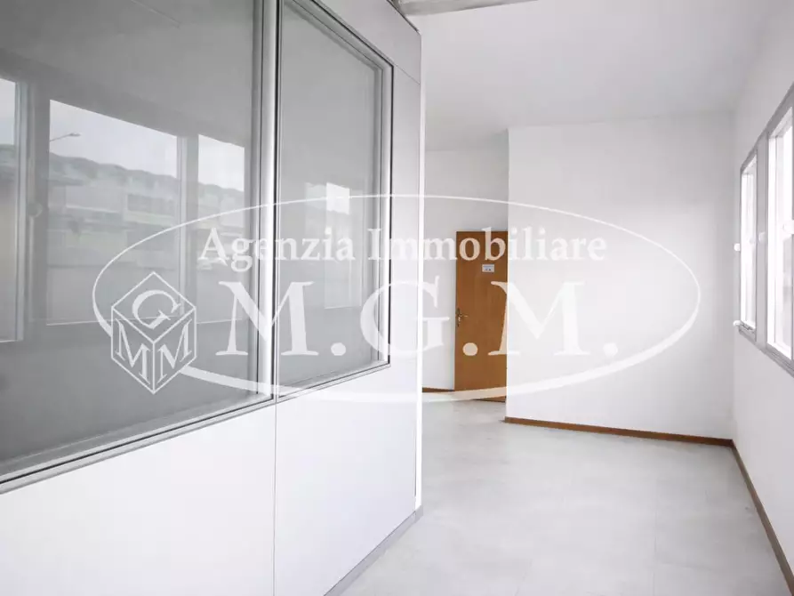 Immagine 10 di Attività artigianale in affitto  a Santa Maria A Monte