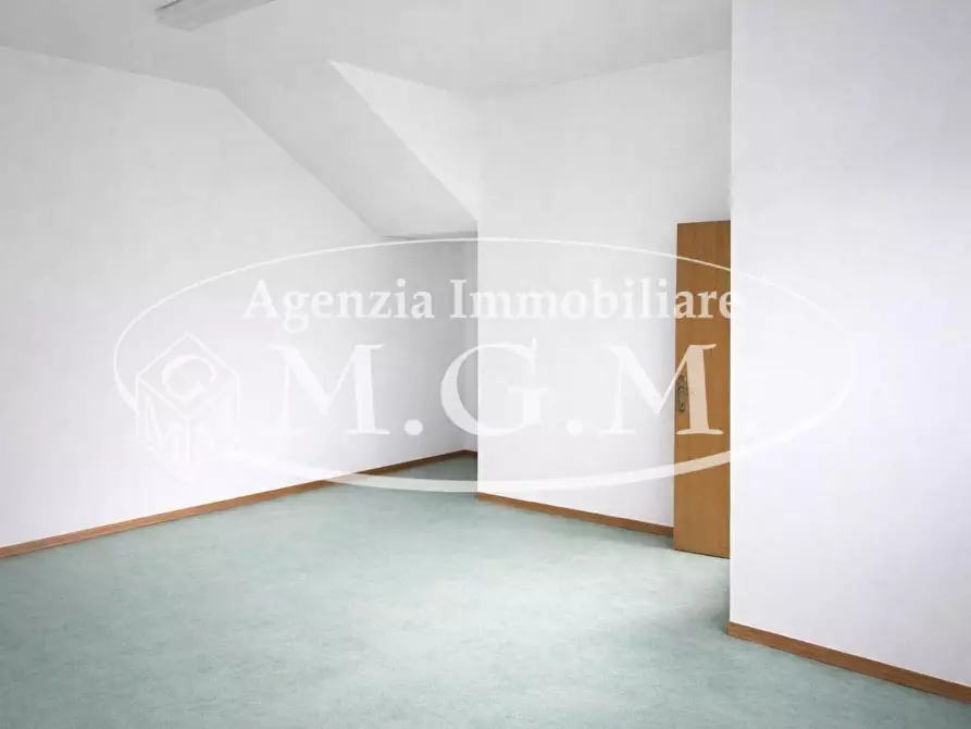 Immagine 12 di Attività artigianale in affitto  a Santa Maria A Monte