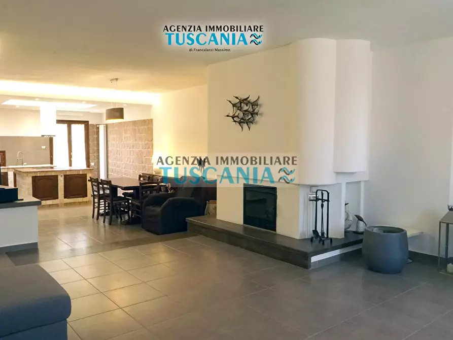 Immagine 1 di Villa in vendita  a Monteverdi Marittimo
