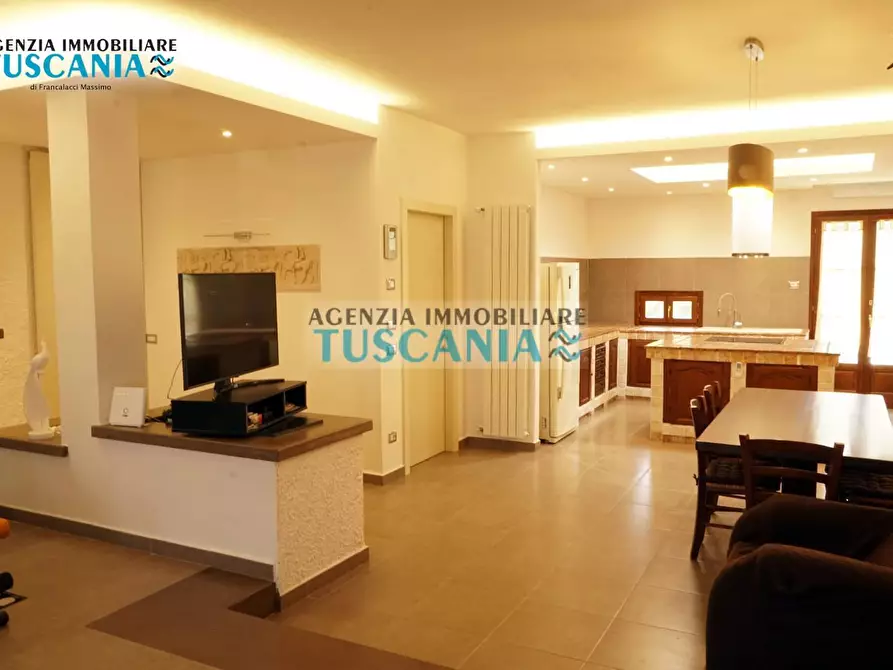 Immagine 5 di Villa in vendita  a Monteverdi Marittimo