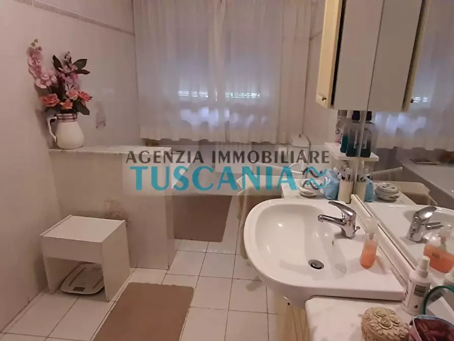 Immagine 7 di Villa in vendita  a Cecina