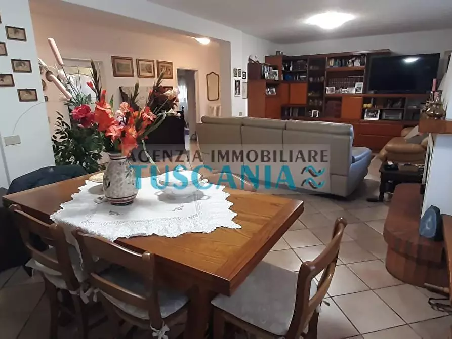 Immagine 4 di Villa in vendita  a Cecina