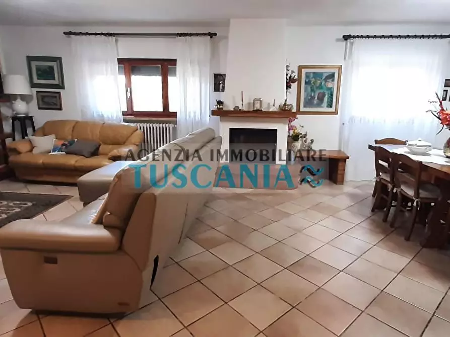 Immagine 2 di Villa in vendita  a Cecina