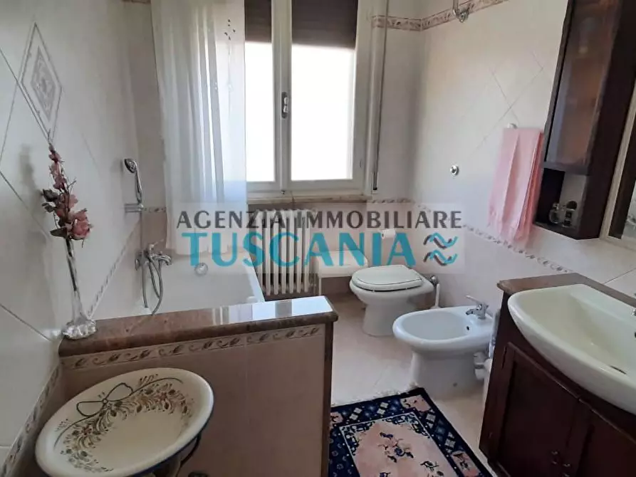 Immagine 17 di Villa in vendita  a Cecina