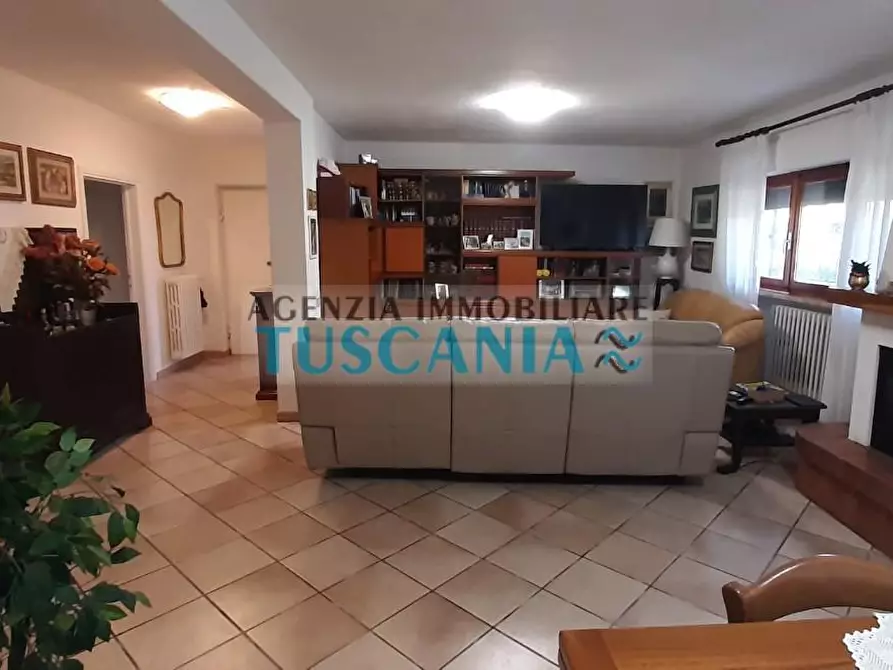 Immagine 3 di Villa in vendita  a Cecina