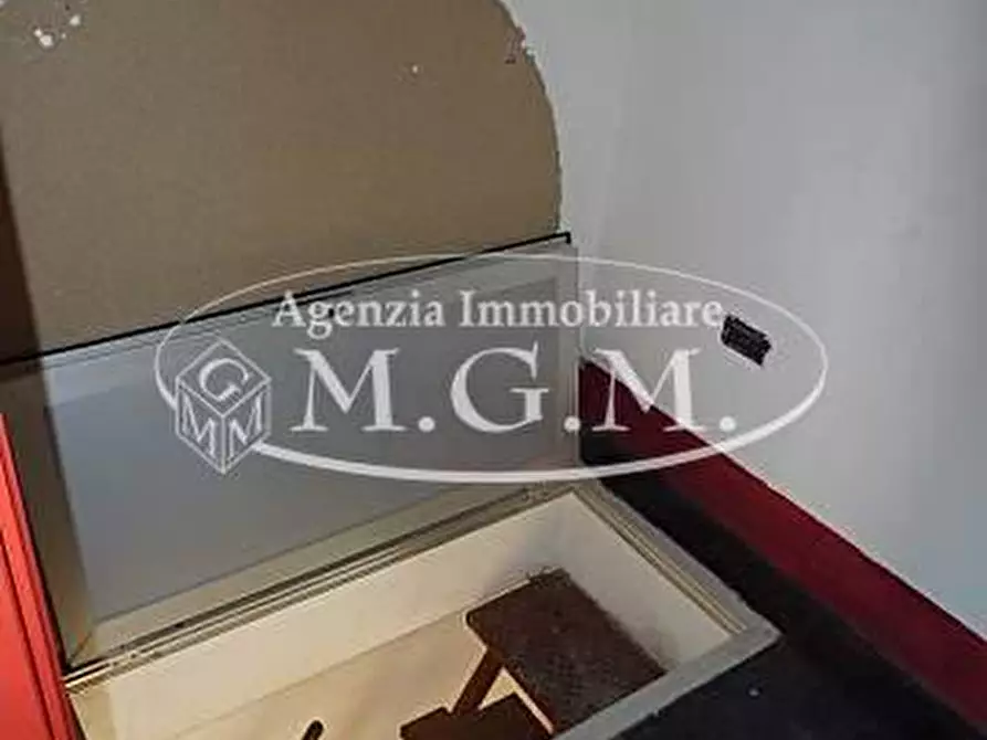 Immagine 4 di Locale commerciale in affitto  a Santa Maria A Monte