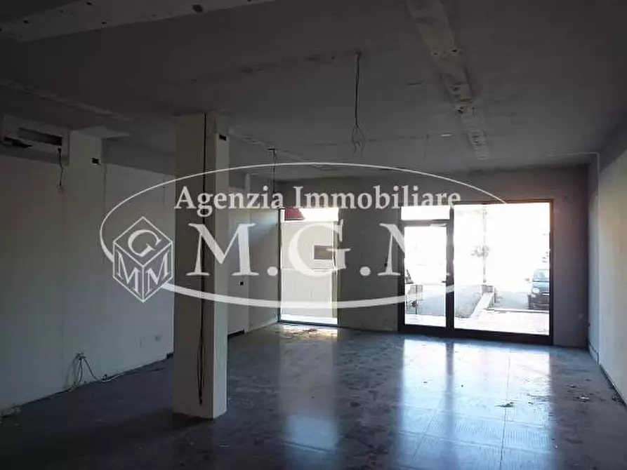 Immagine 6 di Locale commerciale in affitto  a Santa Maria A Monte