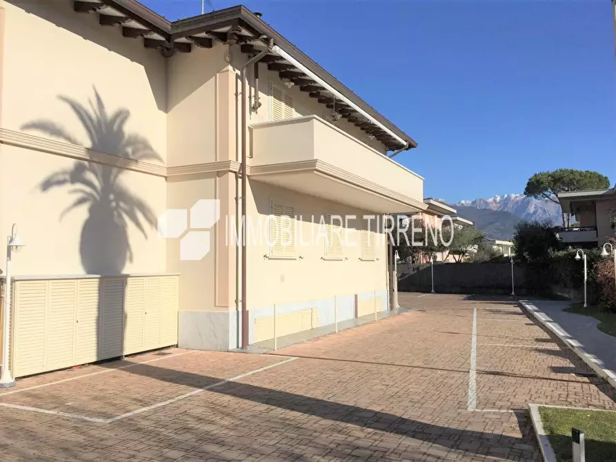 Immagine 3 di Appartamento in affitto  a Massa