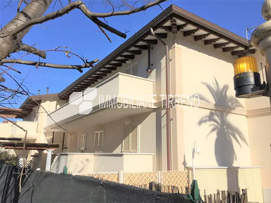 Immagine 2 di Appartamento in affitto  a Massa